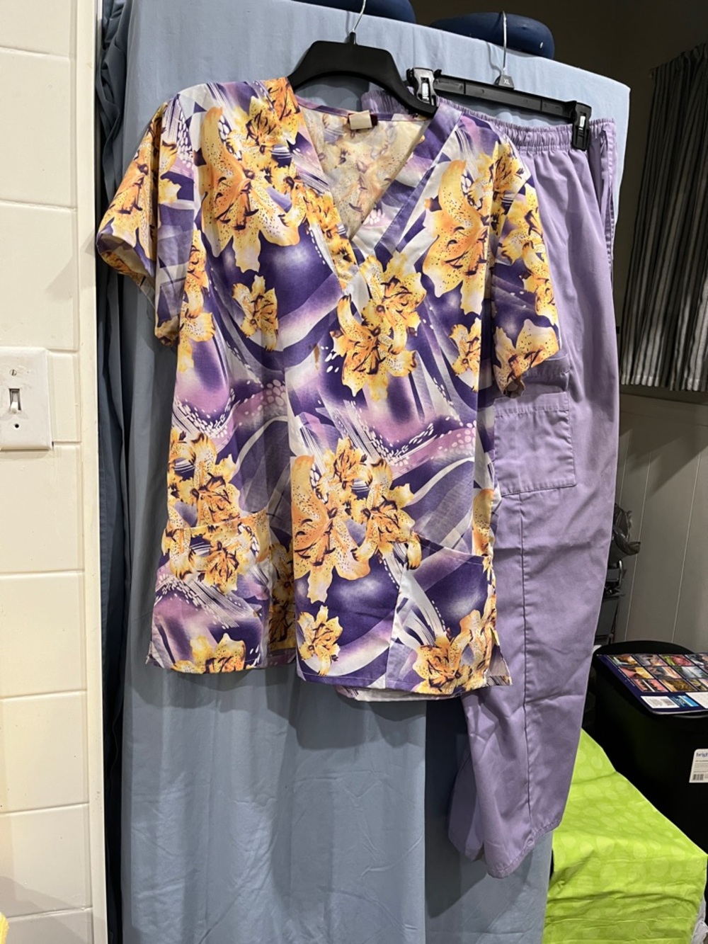 Floral Purple & Yellow V-Neck Scrub Top XL pant 1X 2pc